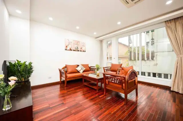 Cho thuê căn hộ dịch vụ Phố Quảng Khánh Tây Hồ, Hà Nội – 2 phòng ngủ, giá 15.5 triệu Cho thuê căn hộ dịch vụ Phố Quảng Khánh Tây Hồ, Hà Nội – 2 phòng ngủ, giá 15.5 triệu