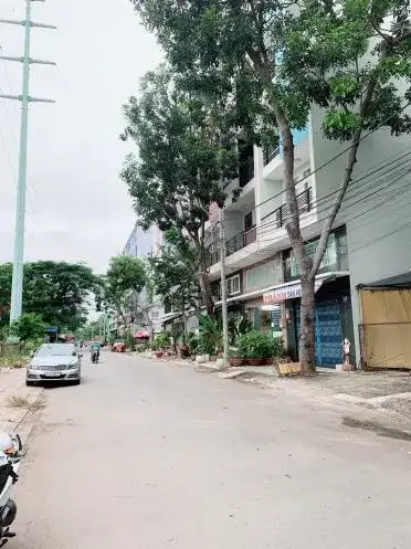Cho thuê nhà mặt tiền Tam Đảo Quận 10, TP.HCM – 6 phòng ngủ, giá 40 triệu