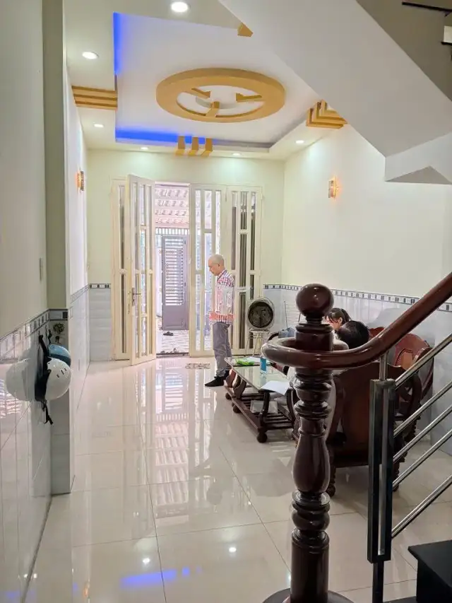Cho thuê nhà hẻm Hoàng Lê Kha Quận 6, TP.HCM – 3 phòng ngủ, giá 11 triệu
