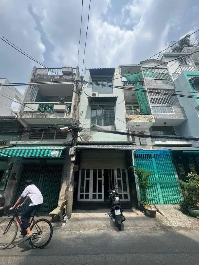 Cho thuê nhà mặt tiền Đội Cung Quận 11, TP.HCM – 5 phòng ngủ, giá 20 triệu