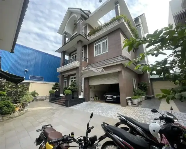 Cho thuê nhà hẻm Lê Hữu Kiều Quận 2 cũ, TP. Thủ Đức – 4 phòng ngủ, giá 80 triệu Cho thuê nhà hẻm Lê Hữu Kiều Quận 2 cũ, TP. Thủ Đức – 4 phòng ngủ, giá 80 triệu