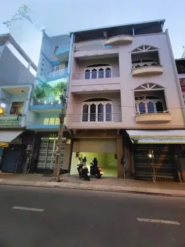 Cho thuê nhà mặt tiền Đường Hải Thượng Lãn Ông Quận 5, TP.HCM – 8 phòng ngủ, giá 50 triệu