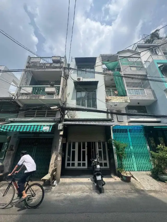 Cho thuê nhà mặt tiền Đường Đội Cung Quận 11, TP.HCM – 5 phòng ngủ, giá 20 triệu