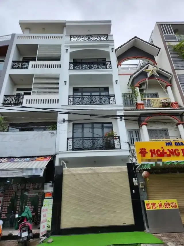 Cho thuê nhà mặt tiền Cách Mạng Tháng Tám Quận 3, TP.HCM – 4 phòng ngủ, giá 25 triệu