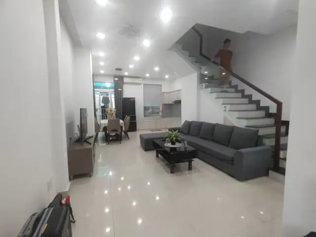 Cho thuê nhà mặt tiền Vành Đai Trong Quận 9 cũ, TP. Thủ Đức – 4 phòng ngủ, giá 15 triệu