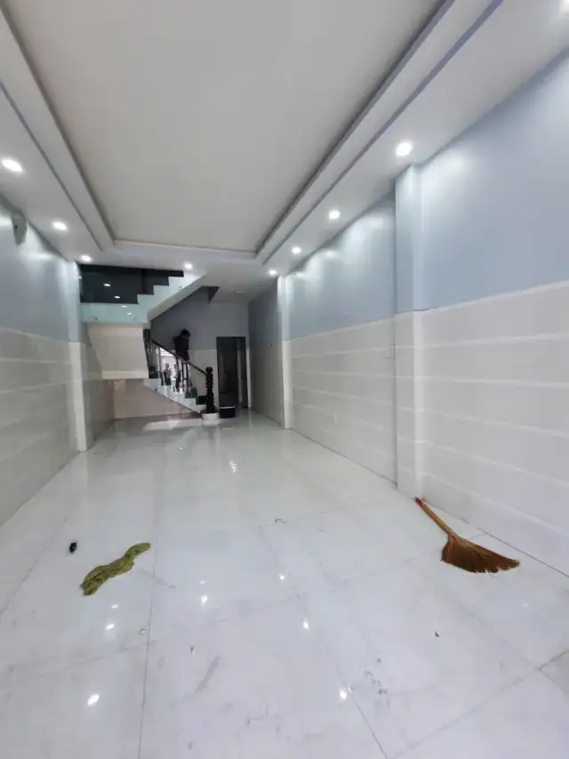 Cho thuê nhà mặt tiền Đường Quận 6, TP.HCM – 5 phòng ngủ, giá 20 triệu