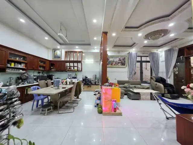 Bán nhà hẻm Đường Hoàng Lê Kha Quận 6, TP.HCM – 8 phòng ngủ, giá 24.5 tỷ Bán nhà hẻm Đường Hoàng Lê Kha Quận 6, TP.HCM – 8 phòng ngủ, giá 24.5 tỷ