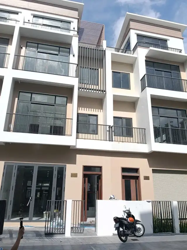 Cho thuê nhà hẻm Huyện Cần Giuộc, Long An – 6 phòng ngủ, giá 18 triệu Cho thuê nhà hẻm Huyện Cần Giuộc, Long An – 6 phòng ngủ, giá 18 triệu