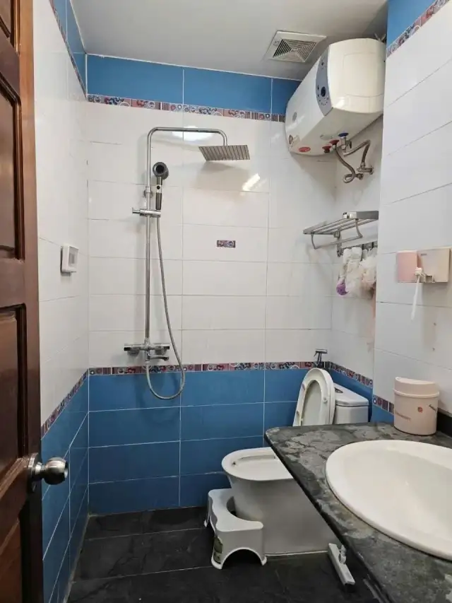 Cho thuê nhà hẻm Âu Cơ Hồng Hà, Hà Nội – 6 phòng ngủ, giá 30 triệu