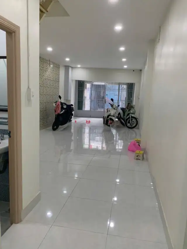 Cho thuê nhà hẻm Cách Mạng Tháng 8 Quận 10, TP.HCM – 3 phòng ngủ, giá 18 triệu Cho thuê nhà hẻm Cách Mạng Tháng 8 Quận 10, TP.HCM – 3 phòng ngủ, giá 18 triệu