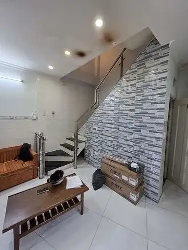 Cho thuê nhà hẻm Quận 4, TP.HCM – 2 phòng ngủ, giá 9 triệu