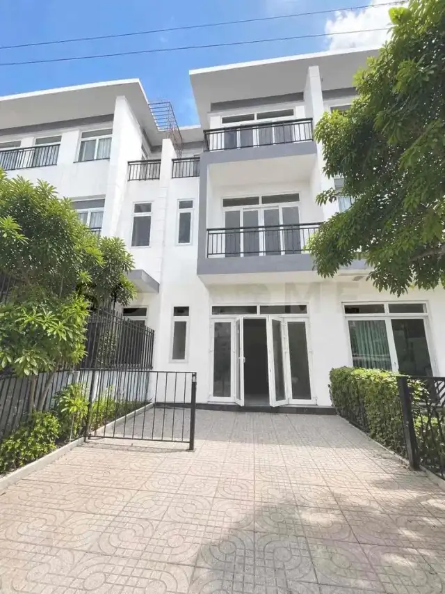 Cho thuê nhà hẻm Hẻm 7A231 Huyện Đức Hòa, Tây Ninh – 4 phòng ngủ, giá 6 triệu