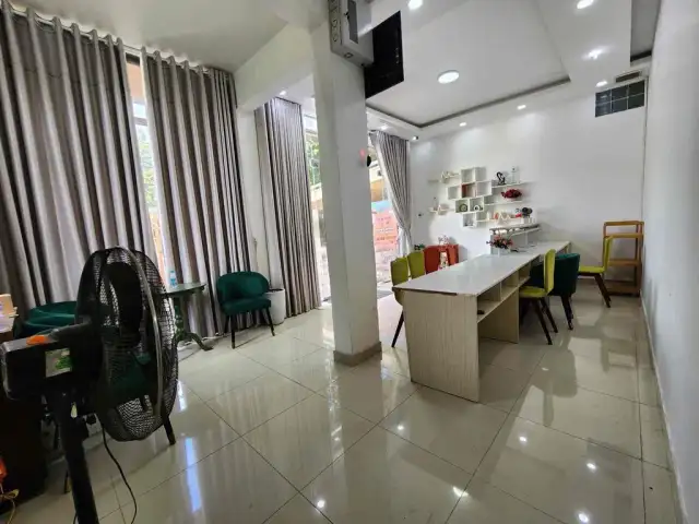 Cho thuê nhà mặt tiền Nguyễn Thị Minh Khai Thành phố Thủ Dầu Một, Bình Dương – 5 phòng ngủ, giá 18 triệu