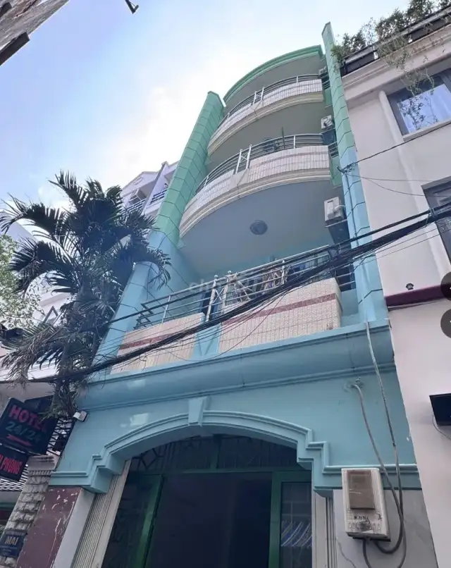 Cho thuê nhà hẻm Nguyễn Trãi Quận 1, TP.HCM – 7 phòng ngủ, giá 49 triệu Cho thuê nhà hẻm Nguyễn Trãi Quận 1, TP.HCM – 7 phòng ngủ, giá 49 triệu