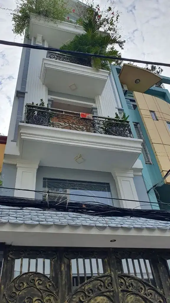 Cho thuê nhà mặt tiền Hoa Lan Phú Nhuận, TP.HCM – 6 phòng ngủ, giá 28 triệu
