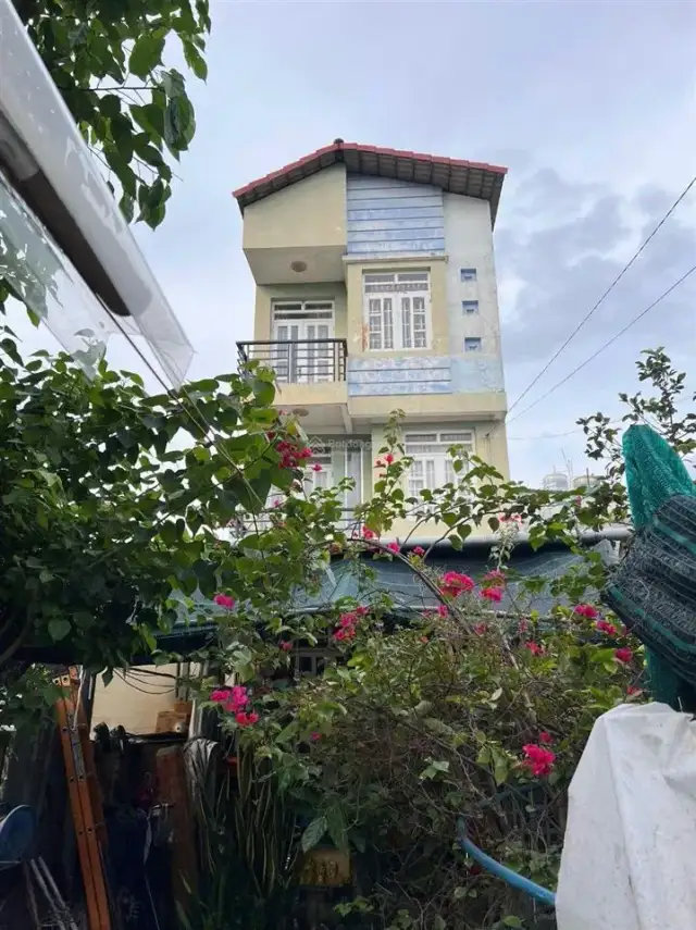 Bán nhà hẻm Quang Trung, khu phố 8 Huyện Hóc Môn, TP.HCM – 3 phòng ngủ, giá 6.4 tỷ Bán nhà hẻm Quang Trung, khu phố 8 Huyện Hóc Môn, TP.HCM – 3 phòng ngủ, giá 6.4 tỷ