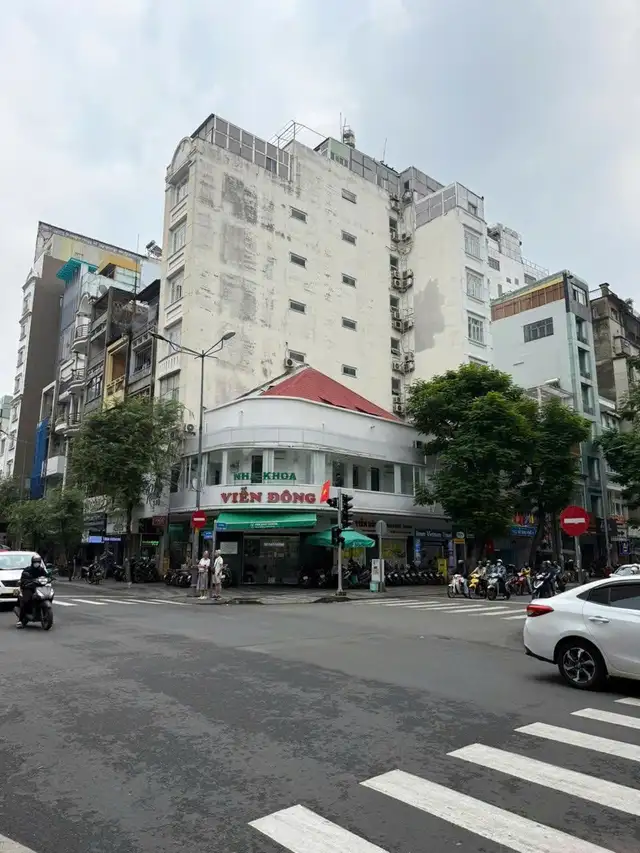 Bán nhà mặt tiền Lê Thánh Tôn Quận 1, TP.HCM – 28 phòng ngủ, giá 160 tỷ Bán nhà mặt tiền Lê Thánh Tôn Quận 1, TP.HCM – 28 phòng ngủ, giá 160 tỷ