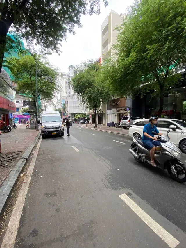 Bán nhà mặt tiền Lý Tự Trọng Quận 1, TP.HCM – 40 phòng ngủ, giá 150 tỷ Bán nhà mặt tiền Lý Tự Trọng Quận 1, TP.HCM – 40 phòng ngủ, giá 150 tỷ