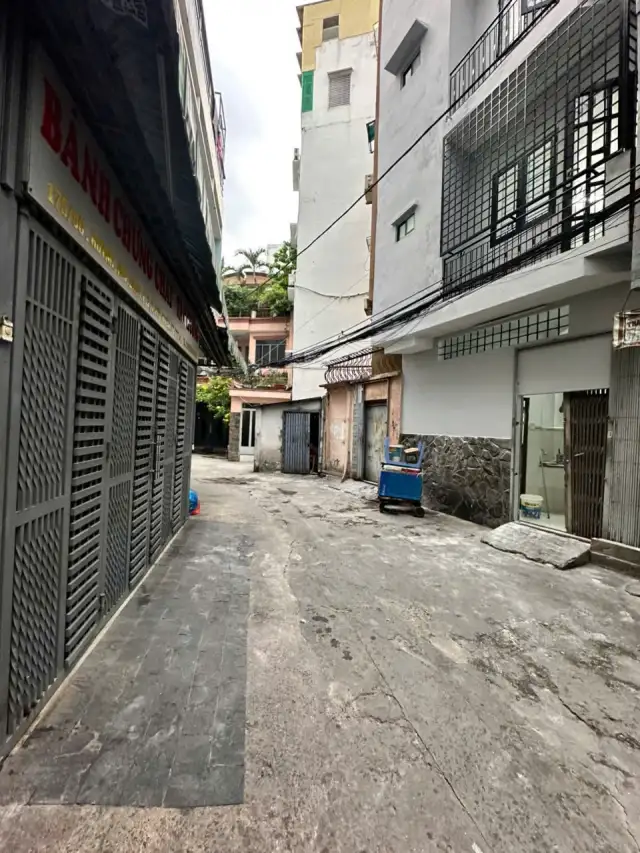 Bán nhà mặt tiền Đường Huỳnh Văn Bánh Quận Phú Nhuận, TP.HCM – 3 phòng ngủ, giá 14.5 tỷ Bán nhà mặt tiền Đường Huỳnh Văn Bánh Quận Phú Nhuận, TP.HCM – 3 phòng ngủ, giá 14.5 tỷ