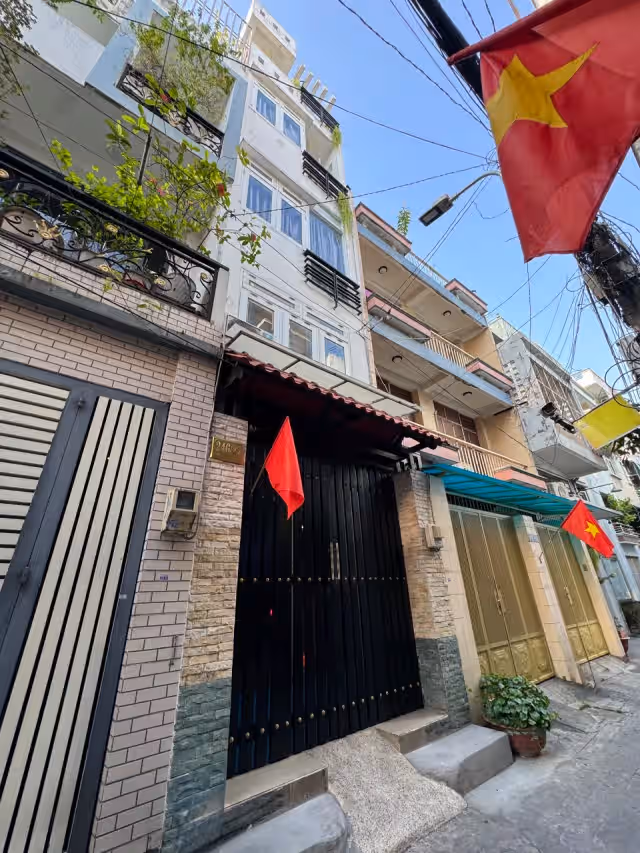 Bán nhà hẻm Ngô Quyền Quận 10, TP.HCM – 9 phòng ngủ, giá 6.7 tỷ
