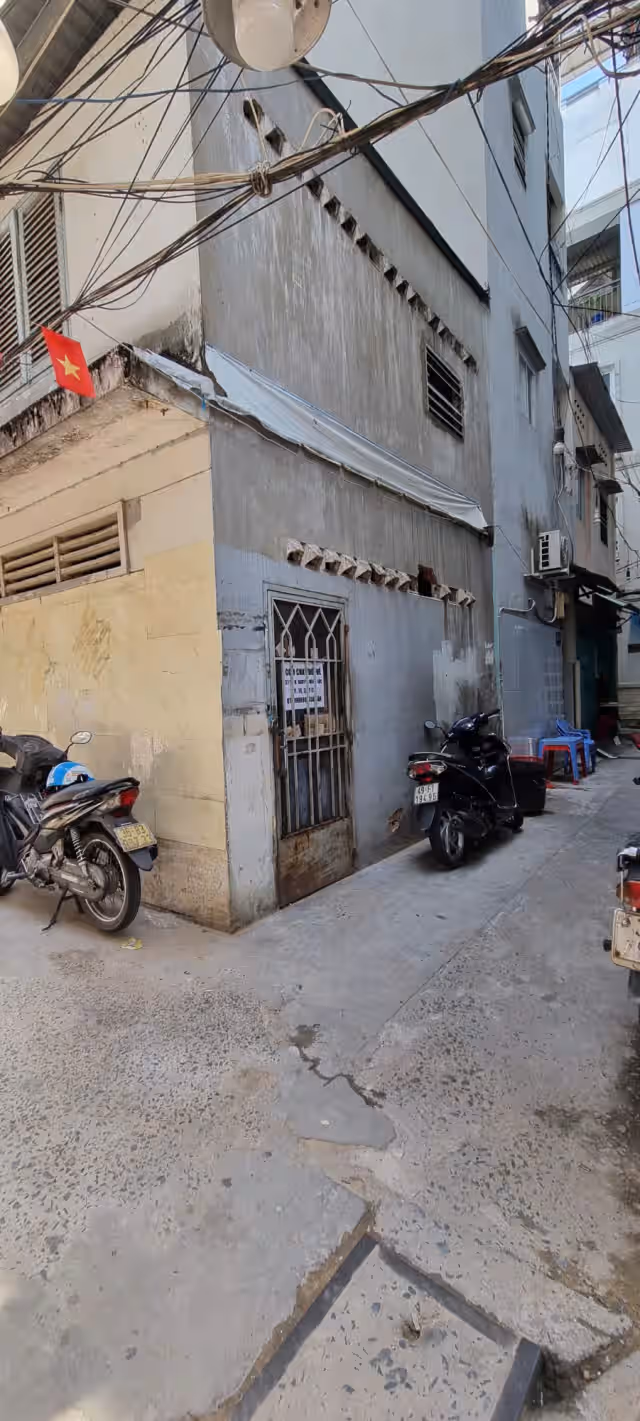 Bán nhà hẻm Ba Tháng Hai Quận 10, TP.HCM – 2 phòng ngủ, giá 6.8 tỷ